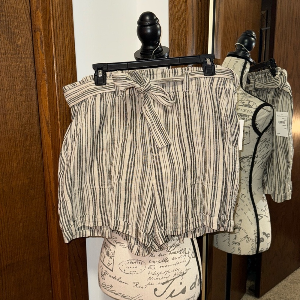 Women’s new size 2X large sanctuary stripe casual shorts
